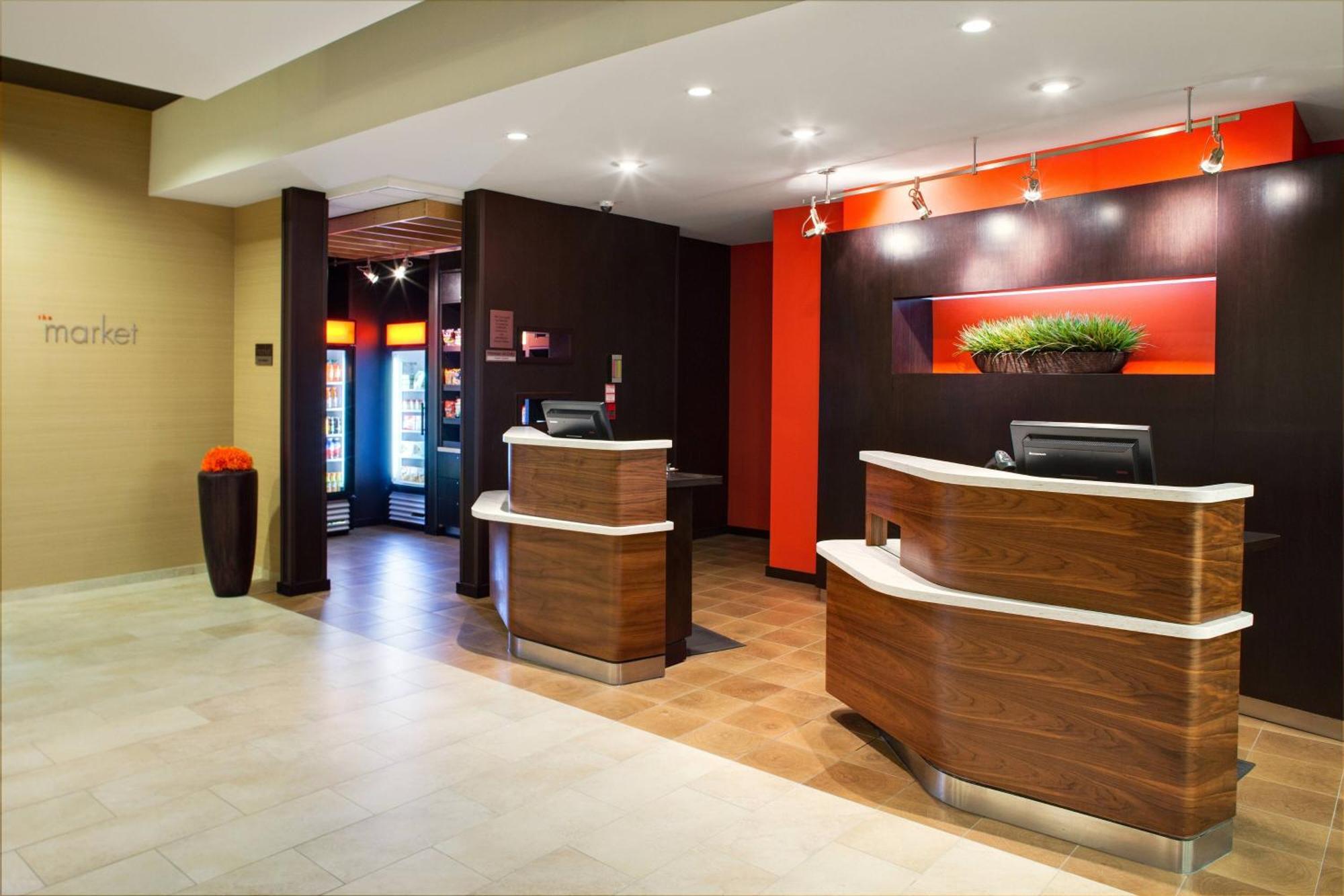 Courtyard By Marriott London Hotel Exterior foto